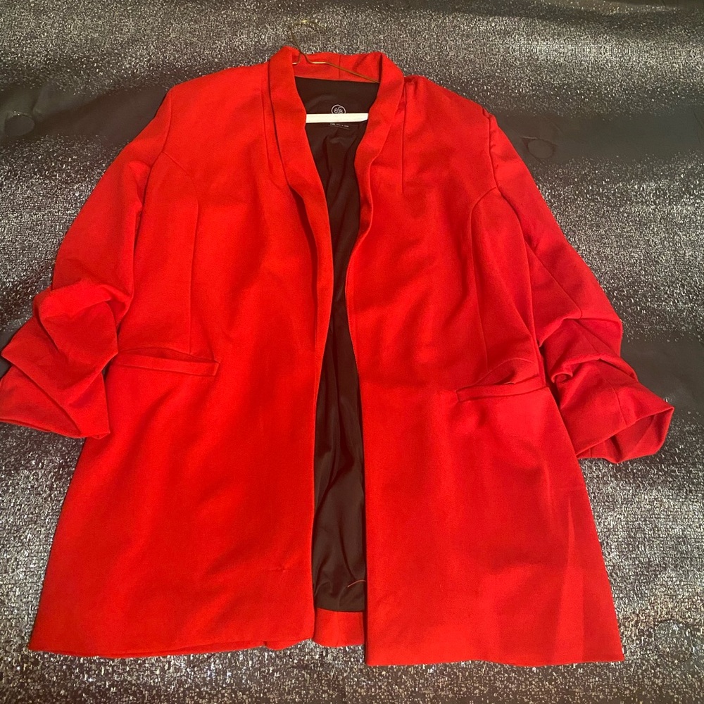 Red blazer. Ruched sleeves